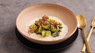 Små kartofler med grønkålspesto
