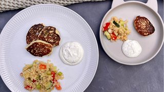 Blomkålsdeller med bulgursalat og purløgsdressing - fra 10 mdr.