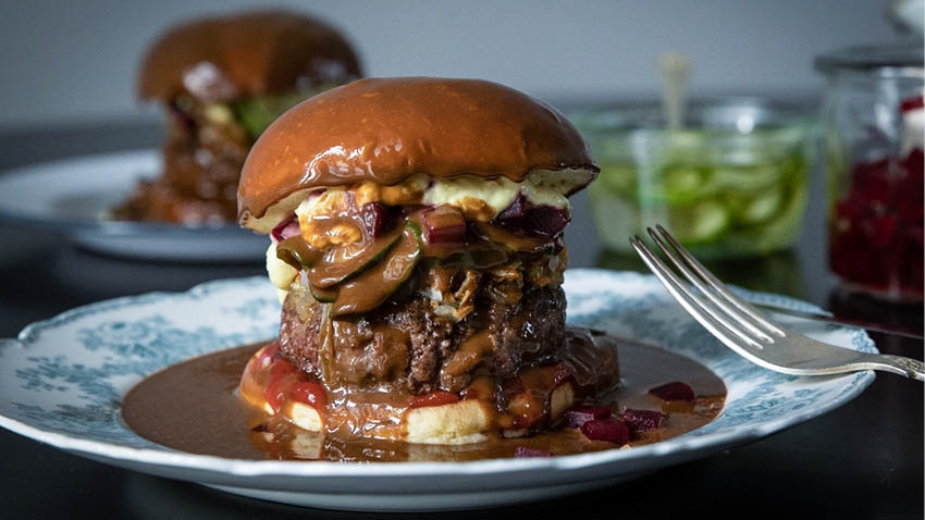 Bøfsandwich Med Hjemmelavet Sovs | Se Opskriften På nemlig.com