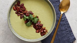 Broccolisuppe med ristede kidneybønner