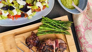 KETO lammeculotte med bønnepesto og grønt
