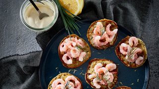 Kartoffel-blinis med rejer