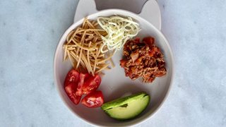 Spaghetti kødsovs (rest), avocado og tomat - fra 9 mdr.