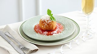 Arancini med tomatsauce og ricottafyld