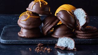 Flødeboller med nougatcookie og appelsin