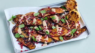 Grillet aubergine med granatæble