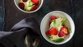 Hvid chokolade-pannacotta med mascarpone og citron