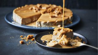 Karamel cheesecake m/karamelsauce & -knas
