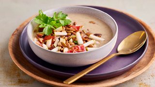 Nem jordskokkesuppe på bål