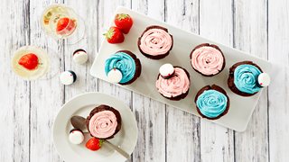 Muffins med hjemmelavede studenterhuer