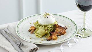 Pappardelle med pistaciepesto og burrata