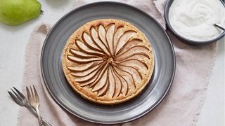 Pæretærte med mandelfrangipane og fuldkornsbund