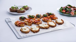 Tre forskellige bruschetta varianter
