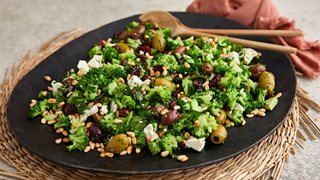 Broccoli-couscous med feta og oliven