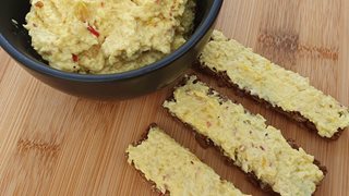 Gul kyllingesalat - fra 6 måneder