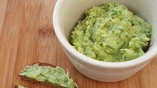 Broccoli-avokado creme - fra 4 måneder
