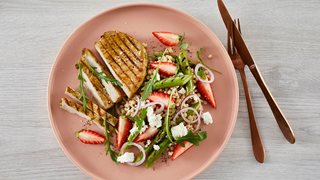 Koteletter på grill med perlebygsalat