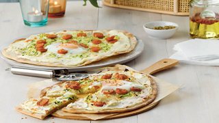 Hvid hverdagspizza med æg