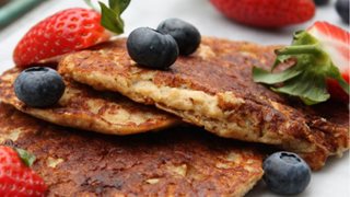 Pandekager med hytteost og banan