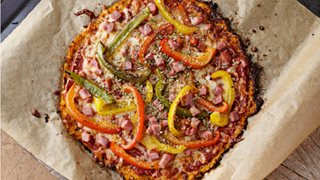 Gulerodspizza med tzatziki