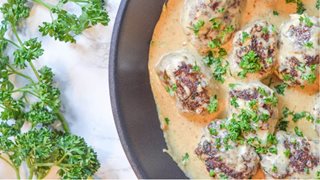 Kødboller med persille og flødesovs (LCHF)