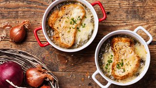 Løgsuppe med ostebrød