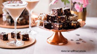 Saltede Baileys chokoladetrøffelstykker med spiseligt guldglitter