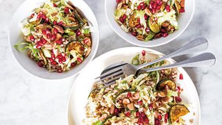 Boghvedesalat med savojkål og knasende mandler