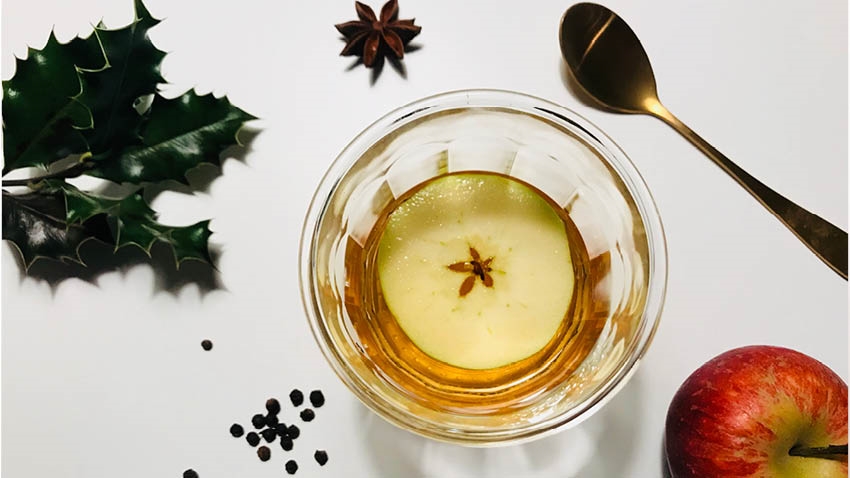 Prøv Hvid æblegløgg med anis og sort peber | nemlig.com