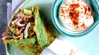 Ægge-wraps med spicy svinekød