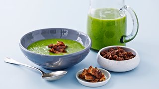 Broccolisuppe med bacon og rugbrødscroutoner
