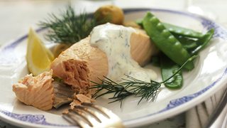 Dampet laks med kold ingefærsauce