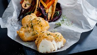 Fish ’n' chips med kuller og rodfrugter