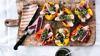 Grillede peberfrugter med tun