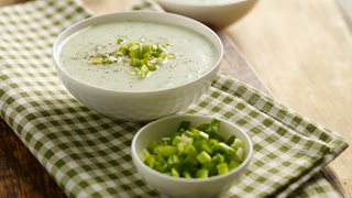 Kølig agurkesuppe