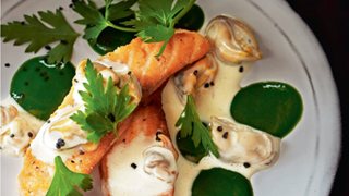 Laks med muslinger og parmesanblanquette