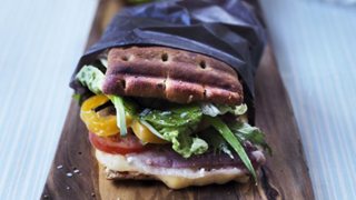 Lun sandwich med lufttørret skinke