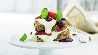 Rugbrødskage med solbær