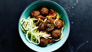 Squash-pasta med linseboller