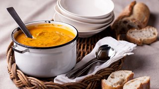 Suppe af søde kartofler og porre