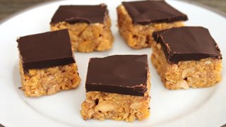 Vegansk snickerskage