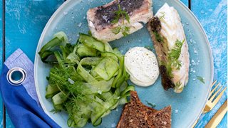 Grillet kulmule med frisk agurkesalat