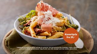 Pestopasta med lufttørret skinke og grønt