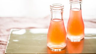 Rabarbersaft med vanilje og citrongræs