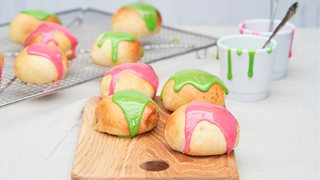 Fastelavnsboller med remonce og æblekompot